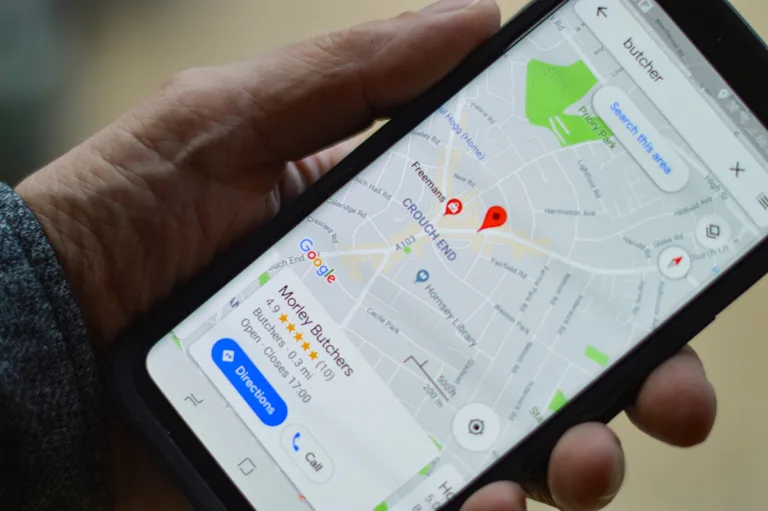 Recherche locale Google My Business sur smartphone à Nice