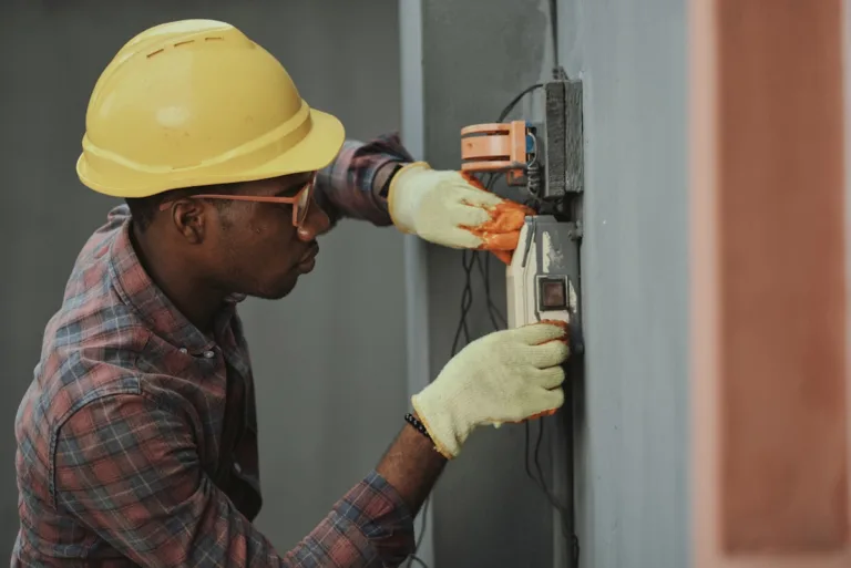 Sites internet pour artisans niçois, plombier, électricien et vitrier créés par Devmiweb pour les professionnels du bâtiment